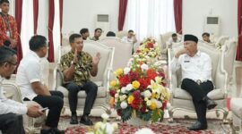 Bupati Solsel Khairunas bertemu Gubernur Sumbar Mahyeldi membahas persiapan MTQ yang akan dilaksanakan akhir 2023 nanti. (Humas Pemkab Solsel)