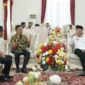Bupati Solsel Khairunas bertemu Gubernur Sumbar Mahyeldi membahas persiapan MTQ yang akan dilaksanakan akhir 2023 nanti. (Humas Pemkab Solsel)