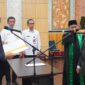 Wali Kota Padang Hendri Septa melantik Mairizon sebagai Kepala BKPSDM Padang, Rabu (13/9/2023). (Diskominfo Padang)