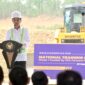 Presiden Jokowi groundbreaking Pusat Pelatihan Nasional PSSI di IKN. (BPMI Setpres)