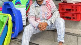 Khoirul Anam dengan outfit dari kain lap serbet. (IG @anam_chenel)
