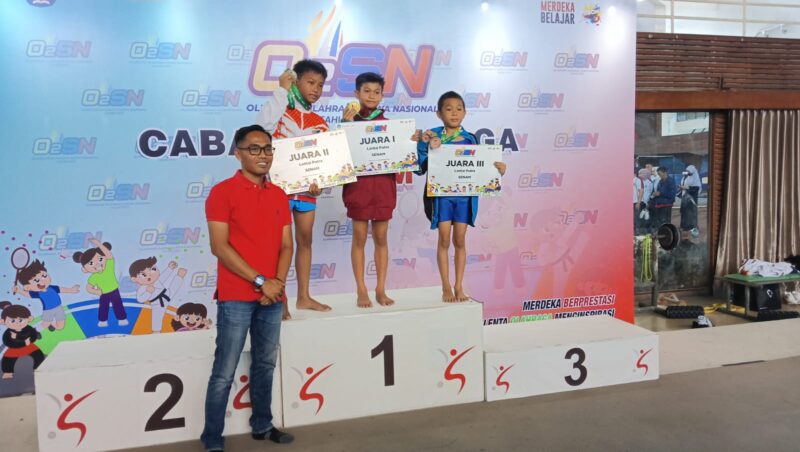 Atlet Senam Lantai Semen Padang Muhammad Alfatih Fabrizhio meraih medali emas di O2SN SD Tingkat Nasional. (DOK Humas Semen Padang)