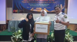 Siswi SMAN 1 Padang Panjang Ratu Amaliyah meraih peringkat kedua dalam ajang Pelajar Pelopor Keselamatan Lalu Lintas Angkutan Jalan Tingkat Sumbar. (Diskominfo Padang Panjang)