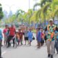 Wali Kota Pariaman Genius Umar berbaur dengan masyarakat saat Car Free Day, Minggu (24/9/2023). (MC Kota Pariaman)