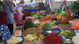 Aktifitas jual beli di Pasar Pusat Padang Panjang. (Kominfo Padang Panjang)