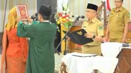 Asisten Administrasi Umum Setdaprov Sumbar Andri Yulika melantik Dirse Novera sebagai Kabag Perencanaan dan Kepegawaian Setda pada Biro Administrasi Pimpinan Setdaprov Sumbar. (adpsb)
