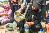 Pembuatan pupuk organik Biosaka di Galanggang Balaikota Padang Aie Pacah, Rabu (27/9/2023). (Diskominfo Padang)