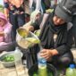 Pembuatan pupuk organik Biosaka di Galanggang Balaikota Padang Aie Pacah, Rabu (27/9/2023). (Diskominfo Padang)