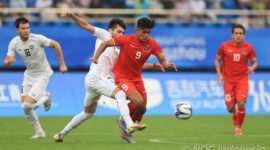 Aksi Ramadhan Sananta pada laga Timnas Indonesia U-24 vs Uzbekistan, Kamis (28/9/2023). (c) NOC Indonesia/Naif Al'as