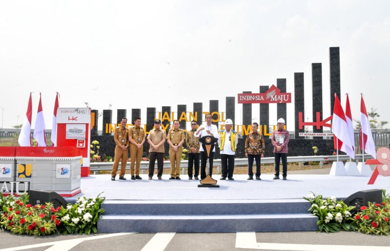 Presiden Joko Widodo meresmikan Jalan Tol Indralaya-Prabumulih, Provinsi Sumatera Selatan, Kamis (26/10/2023). (setneg.go.id)