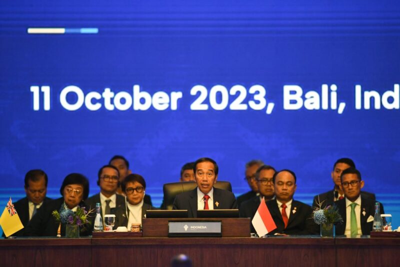 Presiden Joko Widodo membuka Konferensi Tingkat Tinggi AIS Forum 2023 di BNDCC, Nusa Dua, Kabupaten Badung, Bali, Rabu (11/10/2023). (Foto: Media Center KTT AIS 2023/M Agung Rajasa/rwa)