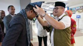 Sekdako Padang Andree Algamar menyambut Wali Kota Gondar City, Bayuh Abuhay Kibret di BIM, Rabu (25/10/2023). (Diskominfo Padang) 