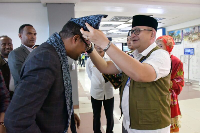 Sekdako Padang Andree Algamar menyambut Wali Kota Gondar City, Bayuh Abuhay Kibret di BIM, Rabu (25/10/2023). (Diskominfo Padang) 
