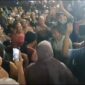 Penertiban PKL di Pantai Padang pada Jumat (13/10/2023) malam. (Diskominfo Padang)