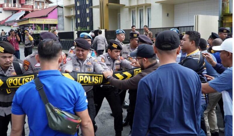 Polres Padang Panjang menggelar simulasi Sispamkota, Jumat (20/10/2023). (Kominfo Padang Panjang)