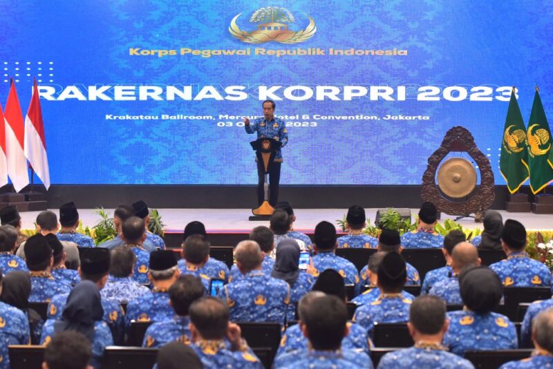 Presiden Jokowi saat membuka Rakernas Korpri Tahun 2023, di Mercure Hotel and Convention, Jakarta, Selasa (3/10/2023). (Humas Setkab/Agung)