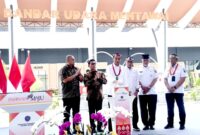 Presiden Jokowi meresmikan Bandar Udara Mentawai di Kabupaten Kepulauan Mentawai, Provinsi Sumbar, Rabu (25/10/2023). (BPMI Setpres/Rusman)
