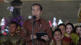 Presiden Jokowi membuka Istana Berbatik di halaman Istana Merdeka, Jakarta, Minggu (1/10/2023). (Sumber: Tangkapan Layar)