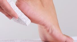 Ilustrasi telapak kaki pecah-pecah? Cara alami ini bisa jadi solusi! (freepik-valuavitaly)