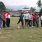 Kepala Dinas Sosial Kota Padang Heriza Syafani mewakili Wali Kota Padang membuka Turnamen Sepak Bola Palapa Cup I, Minggu (8/10/2023). (Humas Dinsos Padang)
