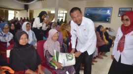 1.300 KPM Kota Pariaman Terima Bantuan Beras 