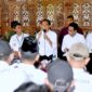 Presiden Jokowi melakukan pertemuan dengan para kepala desa se-Kabupaten Banjarnegara, di Desa Pagak, Kabupaten Banjarnegara, Provinsi Jawa Tengah, Rabu (3/1/2024). (BPMI Setpres/Rusman)