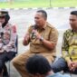 Sekretaris Daerah Kota Pariaman, Yota Balad memberikan arahan kepada 142 Gastib Pemilu TPS yang ada di Kecamatan Pariaman Utara, Senin (5/2/2024). (MC Pemko Pariaman)