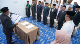 Bupati Tanah Datar Eka Putra melantik 6 pejabat di lingkungan Pemkab Tanah Datar. (Prokopim Tanah Datar)