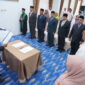 Bupati Tanah Datar Eka Putra melantik 6 pejabat di lingkungan Pemkab Tanah Datar. (Prokopim Tanah Datar)