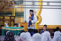 Bupati Eka Putra mengajak jamaah Masjid Makmur Nagari Simabur untuk meramaikan masjid. (Prokopim Tanah Datar)