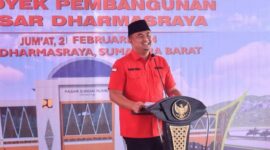 Bupati Dharmasraya, Sutan Riska Tuanku Kerajaaan memberikan sambutan saat groundbreaking Pasar Rakyat Modern, Jumat (2/2/2024). (Pemkab Dharmasraya)