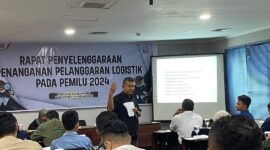 Bawaslu Padang Panjang menggelar Rapat Penanganan Pelanggaran Logistik Pemilu 2024. (Diskominfo Padang Panjang)