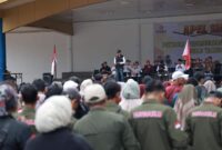 Bawaslu Tanah Datar menggelar apel patroli pengawasan masa tenang menjelang Pemilu 2024 di Lapangan Cindua Mato Batusangkar, Minggu (11/2/2024). (Diskominfo Tanah Datar)