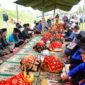 Bupati Tanah Datar Eka Putra menutup pacu jawi di Sawah Banda Bawah, Jorong Monas, Nagari Sawah Tangah, Kecamatan Pariangan, Sabtu (3/2/2024). (Prokopim Pemkab Tanah Datar)