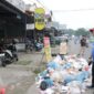 Pj. Wako Payakumbuh Jasman masih menemukan tumpukan sampah di beberapa titik, bahkan di tempat yang sudah dilarang. (Humas Pemko Payakumbuh)