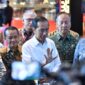 Presiden Jokowi memberikan keterangan pers usai membuka pameran otomotif IIMS 2024, di JI-Expo Kemayoran, Jakarta, Kamis (15/2/2024). (Humas Setkab/Jay)