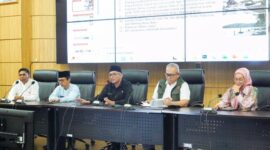 Wako Hendri Septa memimpin Rapat Koordinasi Persiapan Festival Muaro Padang di Aula Abu Bakar Jaar, Balaikota Padang, Aie Pacah, Rabu (13/3/2024). (Foto: Prokopim Padang)