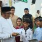 Wali Kota Padang Hendri Septa saat kunjungan safari subuh Ramadhan 1445 H/2024, di Masjid Al Muhajirin, Perumahan Pasir Putih, Kelurahan Bungo Pasang, Kecamatan Koto Tangah, Selasa (12/3/2024). (Foto: Prokopim Padang)