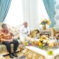 Wali Kota Padang Hendri Septa menerima audiensi dari pimpinan PT Blue Bird Tbk di rumah dinas wali kota, Selasa (23/4/2024). (Foto: Prokopim Padang)