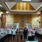Sekda Kota Padang Andree Algamar membuka bimtek bagi para arsiparis, Rabu (24/4/2024). (Foto: Prokopim Padang)