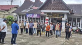 Bupati Tanah Datar Eka Putra memimpin apel kesiapsiagaan bencana bersama Satgas PB Nagari dan relawan se-Kecamatan Lintau Buo Utara. (Foto: Prokopim Tanah Datar)