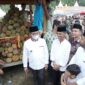 Bupati Solok Selatan Khairunas bersama rombongan meninjau Festival Durian. (Foto: Humas Pemkab Solsel)
