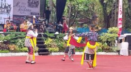 Penampilan Kelompok Kuda Lumping dari Paguyuban Ares Cahyo Budoyo di Festival Muaro Padang, Sabtu (20/4/2024). (Foto: Facebook Diskominfo Padang)