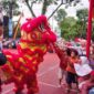 Penampilan Barongsai dari Himpunan Tjinta Teman (HTT) di Festival Muaro Padang, Sabtu (20/4/2024). (Foto: Facebook Diskominfo Padang)