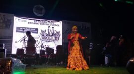 Penampilan tari India di Festival Muaro Padang, Sabtu (20/4/2204). (Foto: Facebook Diskominfo Padang)