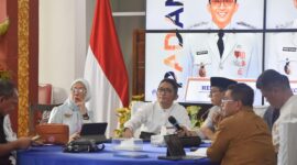 Wali Kota Padang Hendri Septa rapat persiapan Festival Muaro Padang, di Rumah Dinas Wali Kota Kamis (4/4/2024). (Foto: Prokopim Padang)