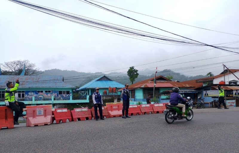 Hari pertama penerapan one way jalur Padang-Bukittinggi. (Foto: Diskominfo Padang Panjang)