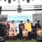 Gubernur Sumbar Mahyeldi, Wali Kota Padang Hendri Septa, Wakil Wali Kota Ekos Albar dan lainnya membuka Festival Muaro Padang, Jumat (19/4/2024). 