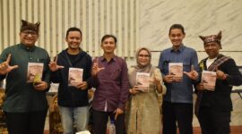 Sekda Padang Andree Algamar saat peluncuran buku sejarah Bandar Padang di Museum Bank Indonesia, Sabtu (20/4/2024). (Foto: Prokopim Padang)