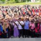 Wali Kota Padang Hendri Septa bersama Bunda PAUD Ny. Genny Hendri Septa saat silaturahmi dan pertemuan akbar bersama guru PAUD se-Kota Padang, Selasa (30/4/2024). (Foto: Prokopim Padang)